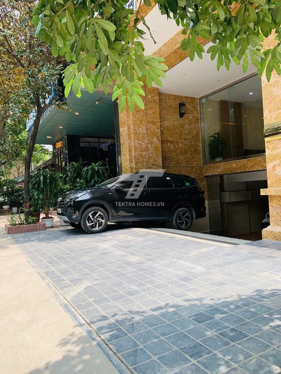 Cho thuê tòa văn phòng 165m2 x 8 tầng khu Duy Tân