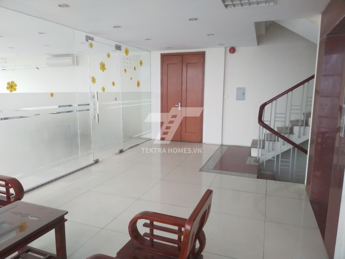 Cho thuê văn phòng đường Văn Cao view trọn hồ Tây