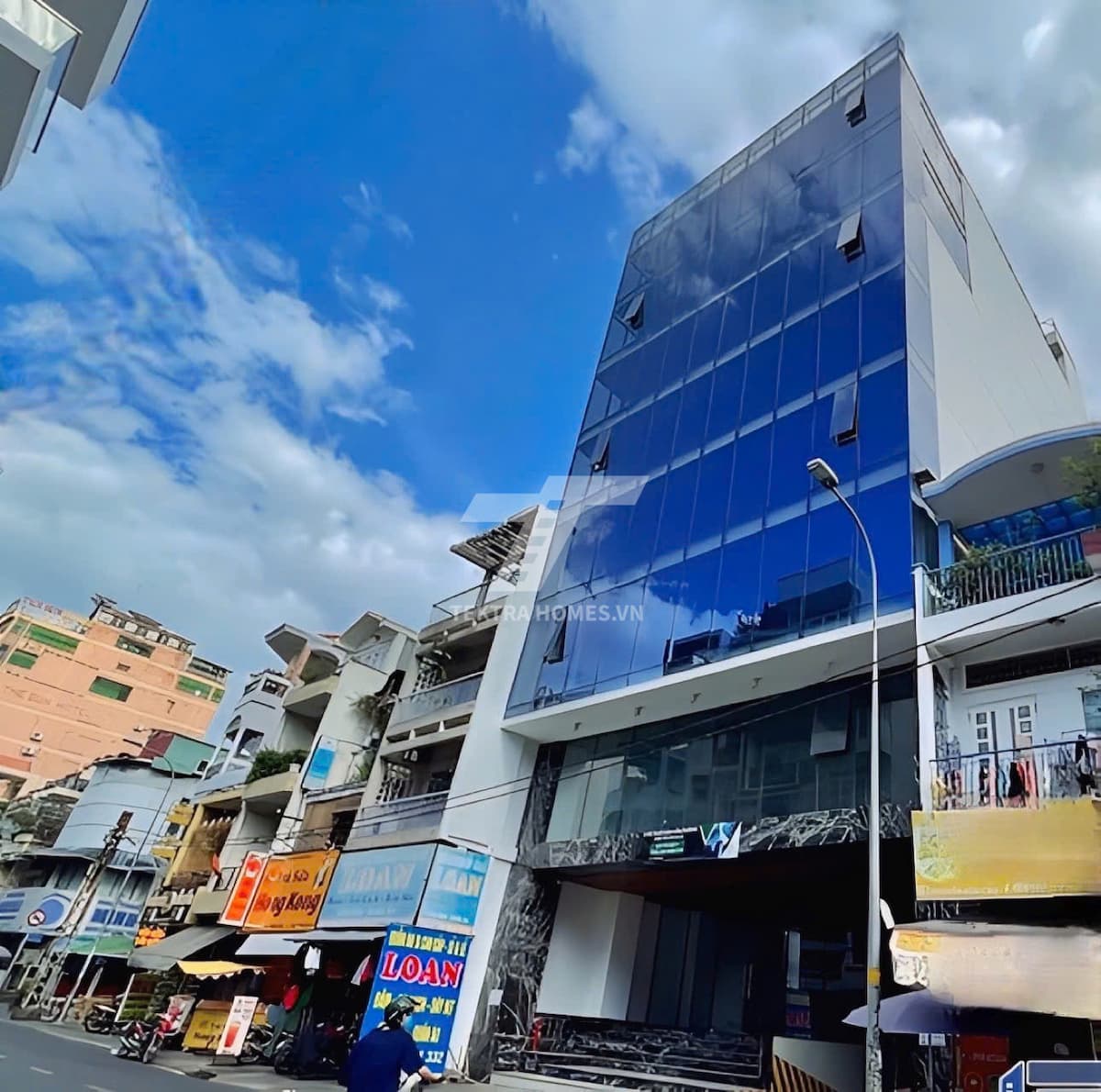 Cho thuê văn phòng view hồ Hạ Đình