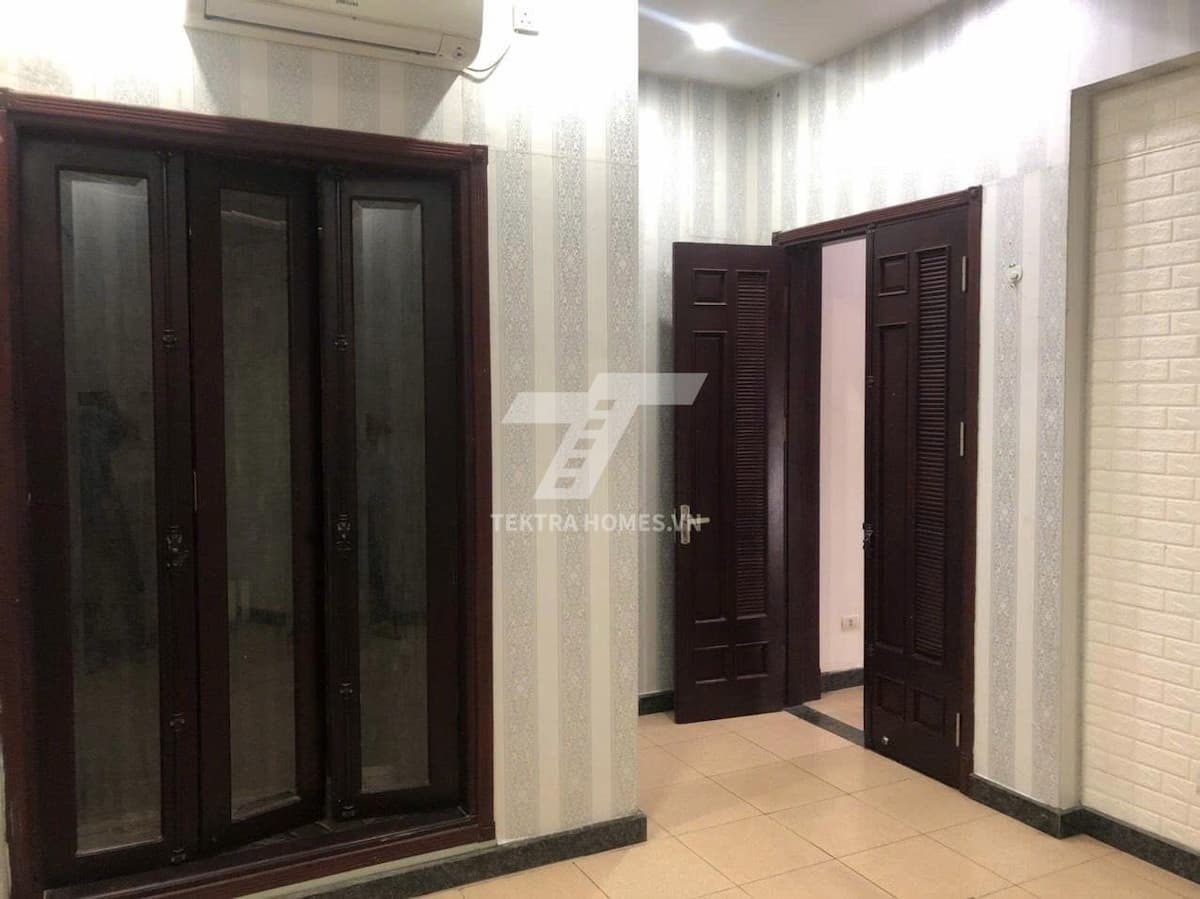 Cho thuê văn phòng ngăn sẵn 2 phòng ở lại được đường Trần Vỹ