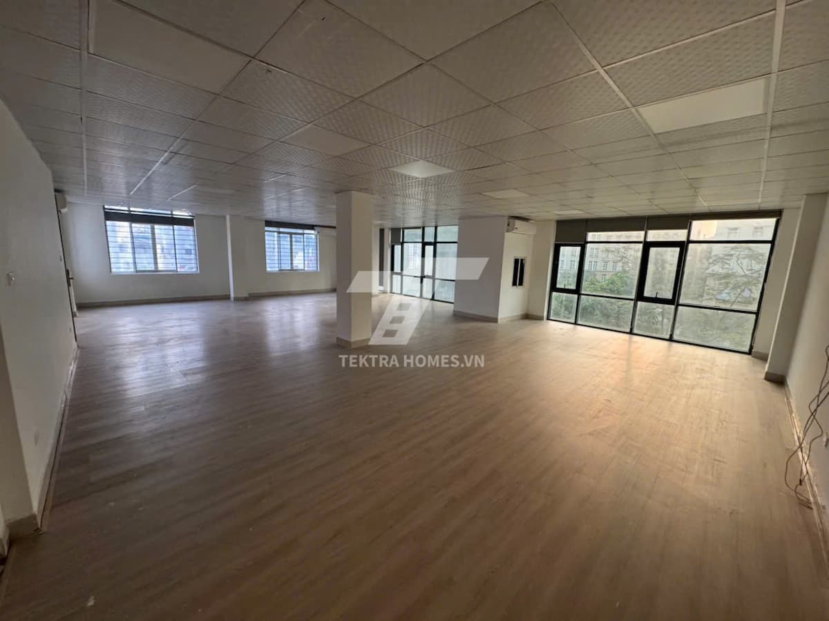 Cho thuê văn phòng 120m2 mặt đường Mễ Trì