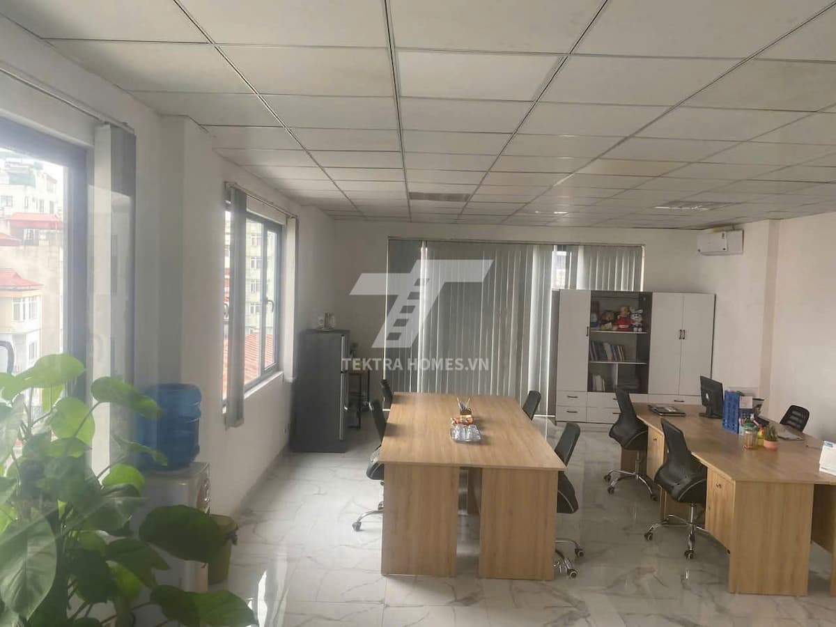 Cho thuê văn phòng ngăn sẵn 2 phòng phố Khúc Thừa Dụ