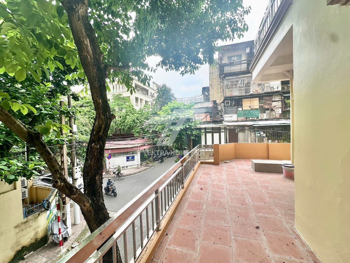 Cho thuê nguyên căn trục đường Khuất Duy Tiến