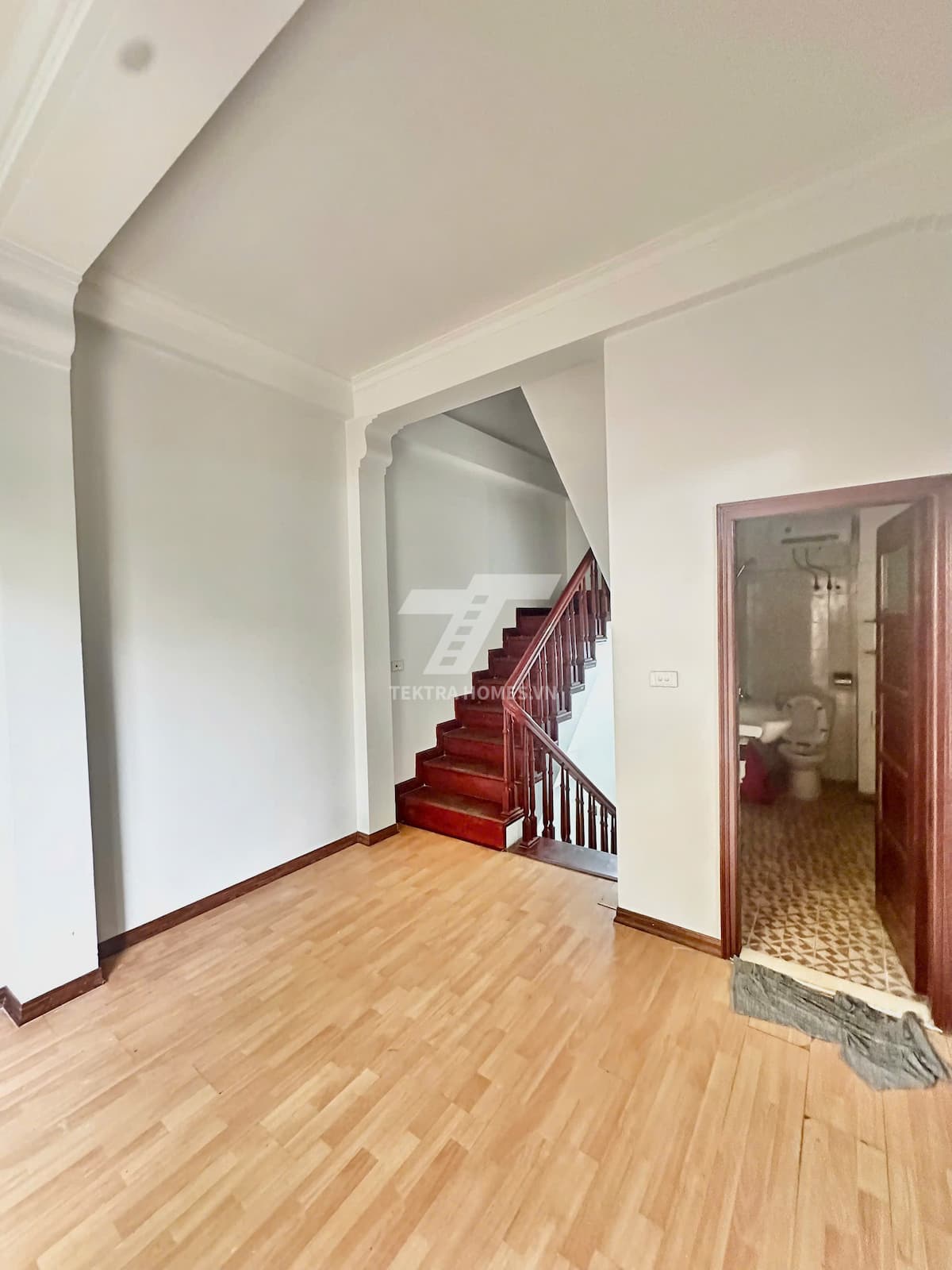 Cho thuê nguyên căn trục đường Khuất Duy Tiến