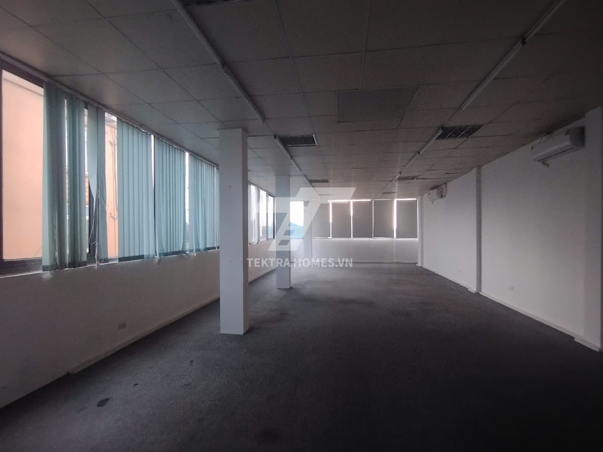 Cho thuê văn phòng lô góc 3 mặt thoáng đường Trần Vỹ