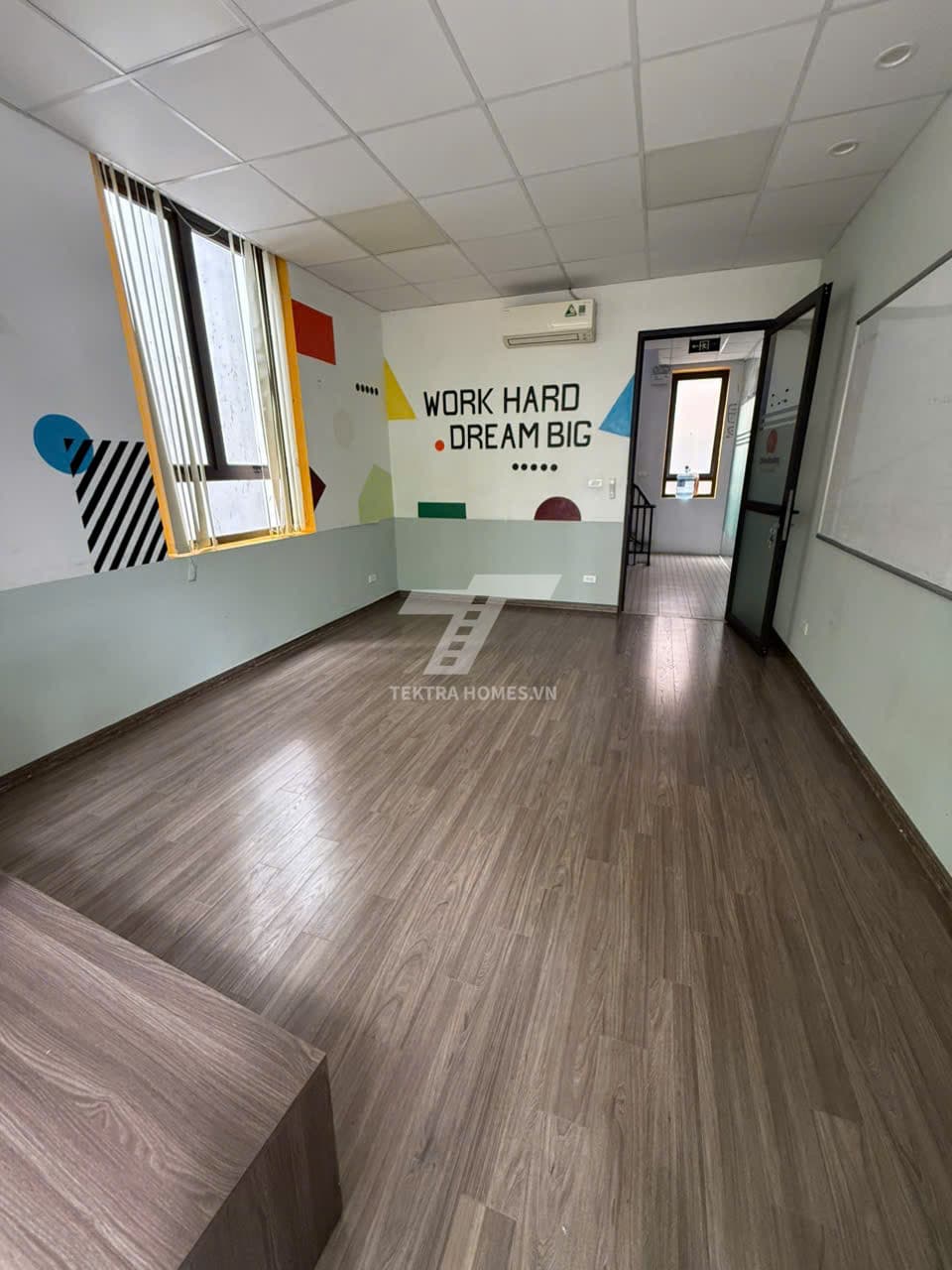 Cho thuê văn phòng ngăn sẵn 3 phòng tại Mễ Trì Hạ