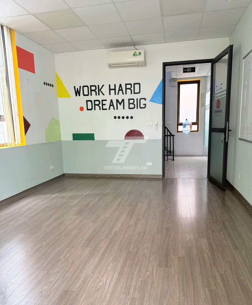 Cho thuê văn phòng ngăn sẵn 3 phòng tại Mễ Trì Hạ