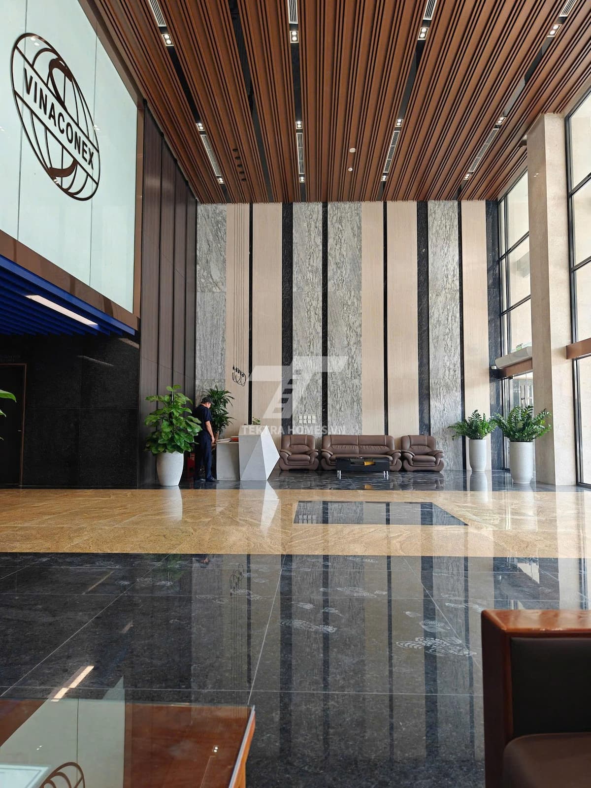 Cho thuê văn phòng tòa Vinaconex Diamond Tower (TTTM Chợ Mơ)