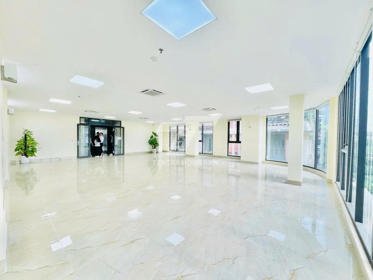 Cho thuê tòa văn phòng mới tinh view hồ tại Phúc Diễn