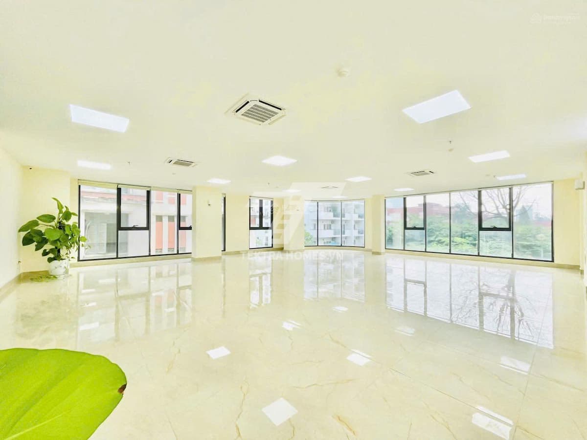 Cho thuê tòa văn phòng mới tinh view hồ tại Phúc Diễn