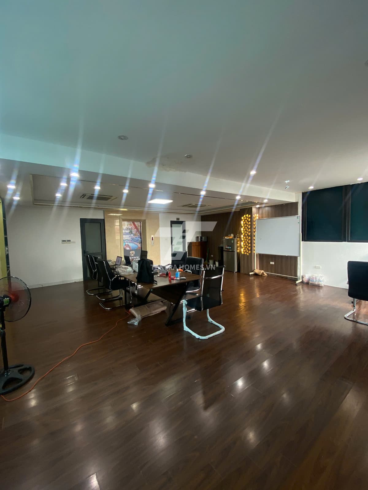 Cho thuê văn phòng mặt đường Nguyễn Khang