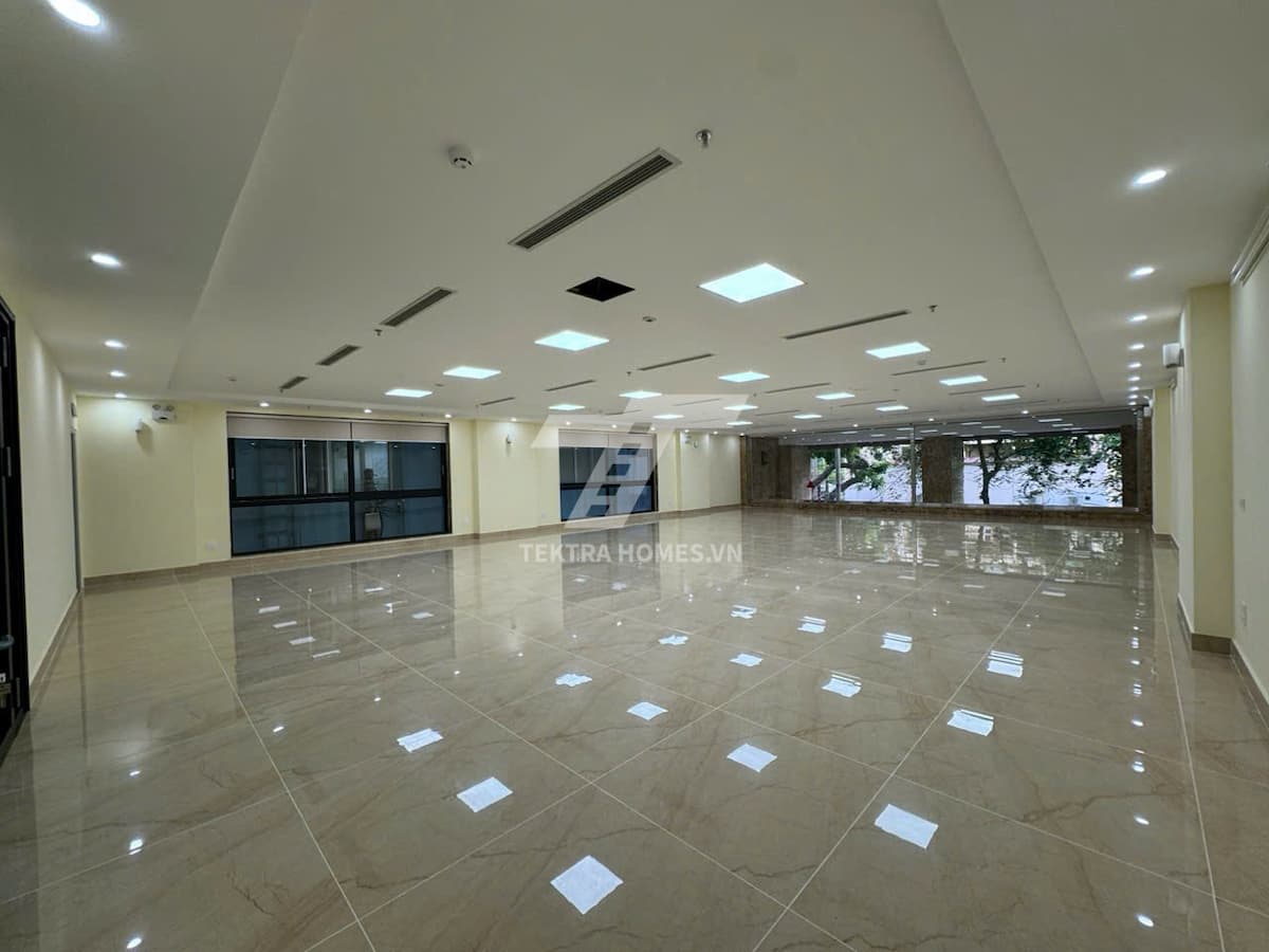 Cho thuê văn phòng rộng măt đường Hoàng Ngân